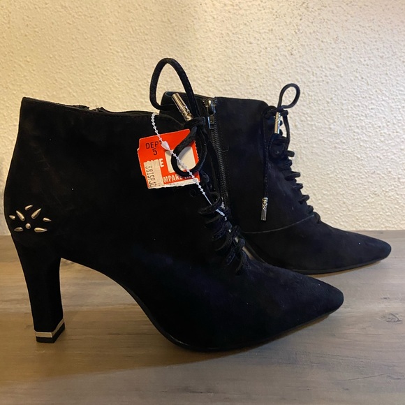 Aerosoles black suede ankle boots size 9 - Picture 1 of 6